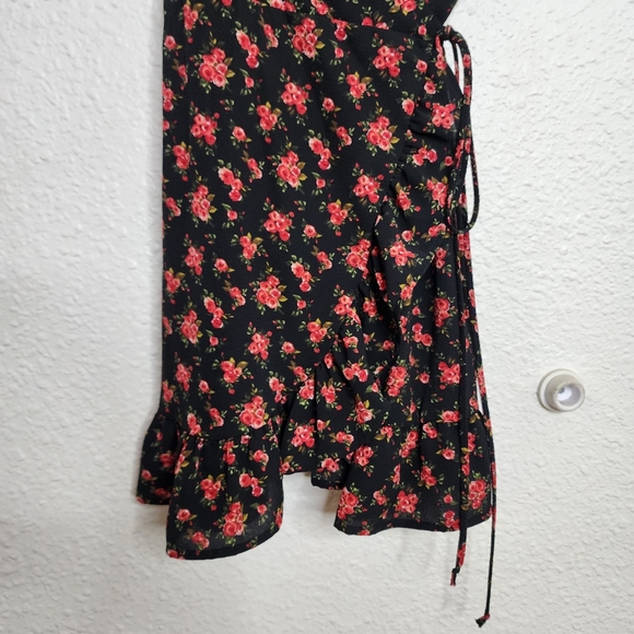 Free People All My Love Ruffle Mini Dress Black with Red Floral Size Small NWT - Picture 5 of 8